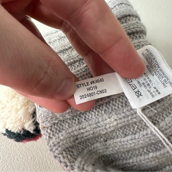 NEW Madewell Gray Rainbow 100% Merino Wool Pom-Pom Beanie - Picture 6 of 6